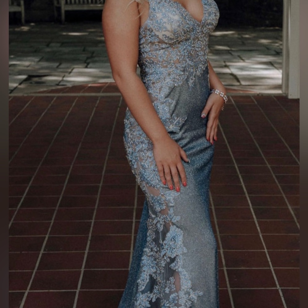 Selling my Jovani prom dress.